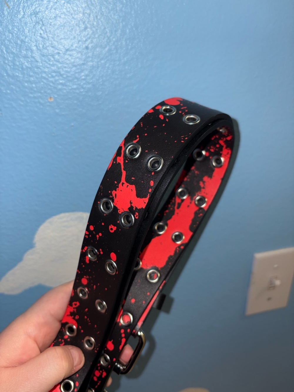 NWT - Hot Topic Black & Red Splatter Grommet Belt - Picture 8 of 9
